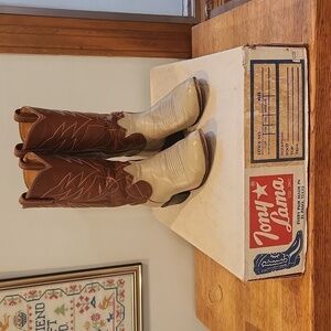 TONY Lama Women's Leather Ywo Tone Cowboy Boots
